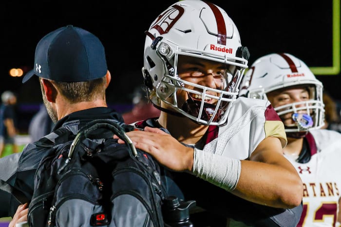De Smet 2025 quarterback Dillon Duff